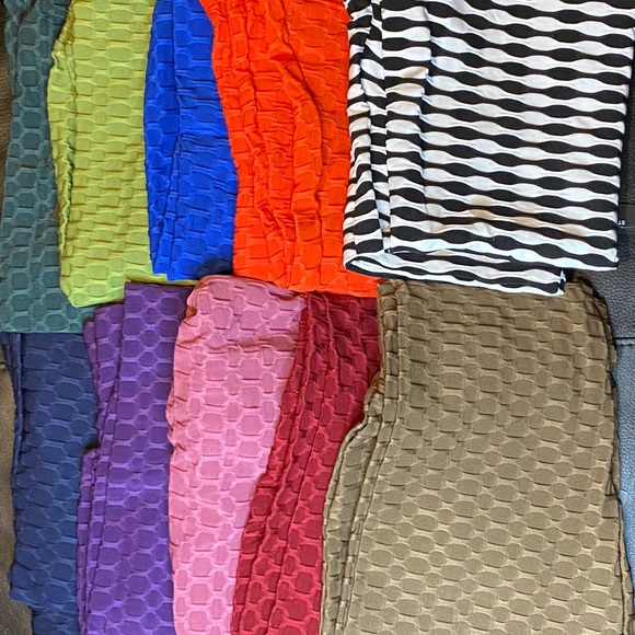 High Waisted Bubble Textured Yoga Pants - Picture 7 of 7